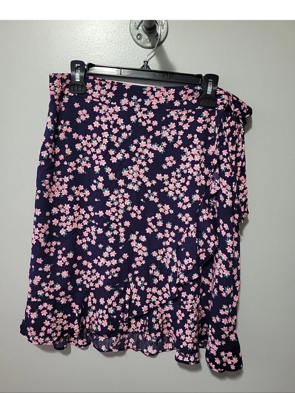 Draper James Women's  Floral Skirt Sz. L Navy Blue Pink Flowers Ruffle Tie Front